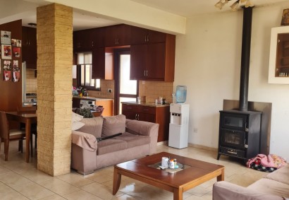 Zakaki, Лимассол Полуотдельный Дом На продажу | 12366